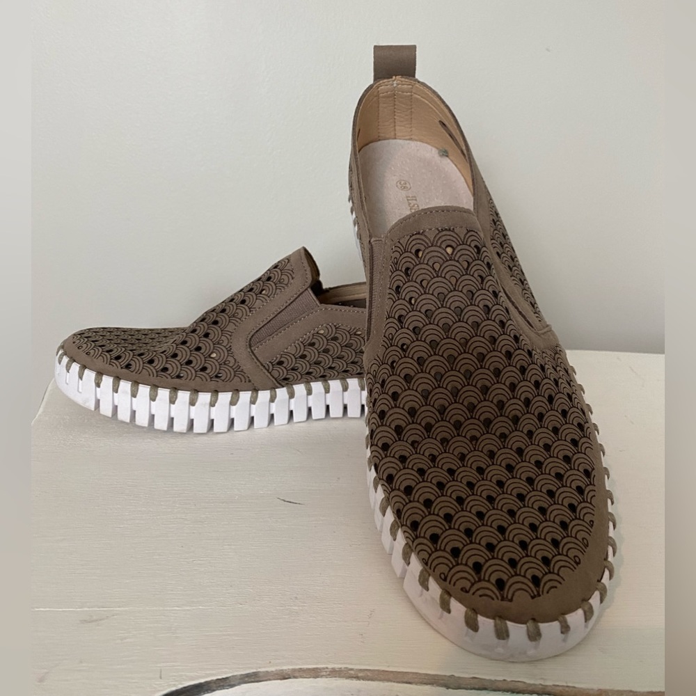 Isle Jacobsen slip on